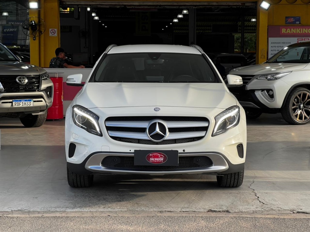 MERCEDES-BENZ GLA 200