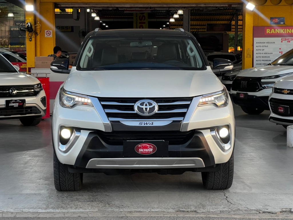 TOYOTA HILUX SW4