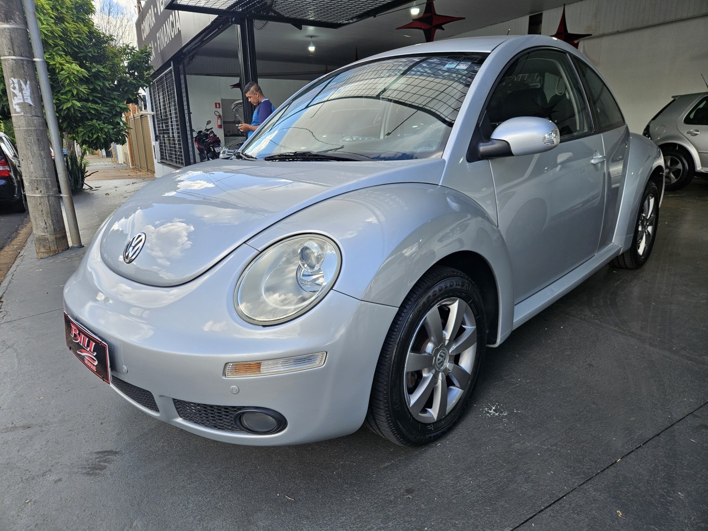 VOLKSWAGEN NEW BEETLE