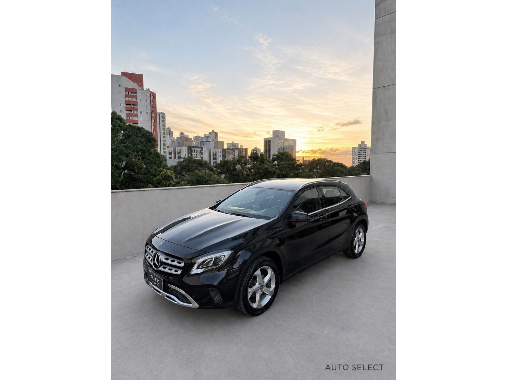 MERCEDES-BENZ GLA 200
