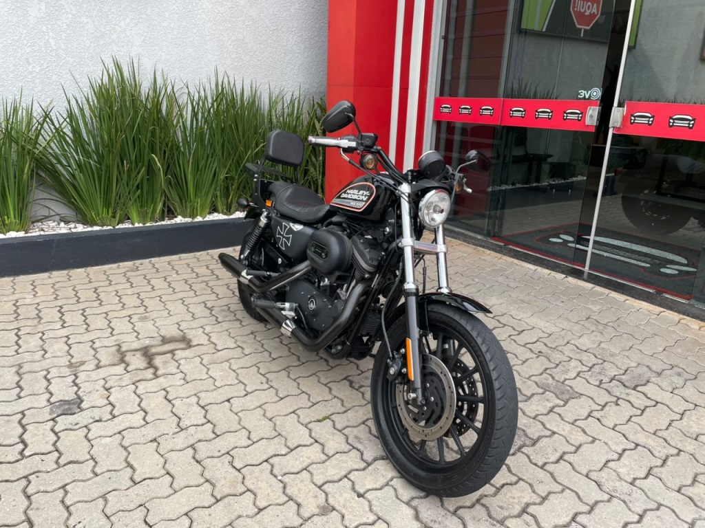 HARLEY-DAVIDSON XL 883 R