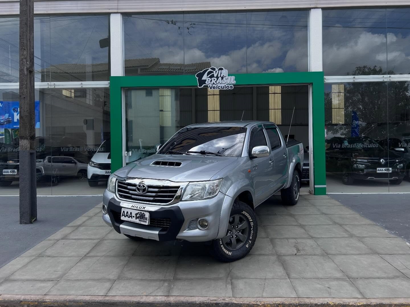 TOYOTA HILUX