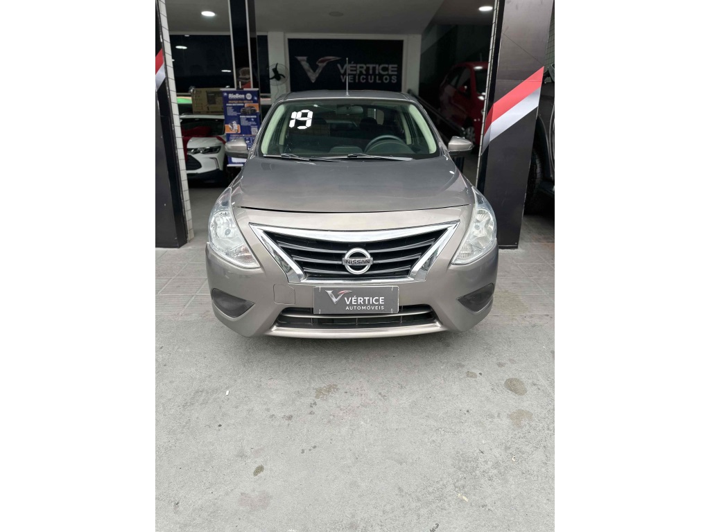NISSAN VERSA