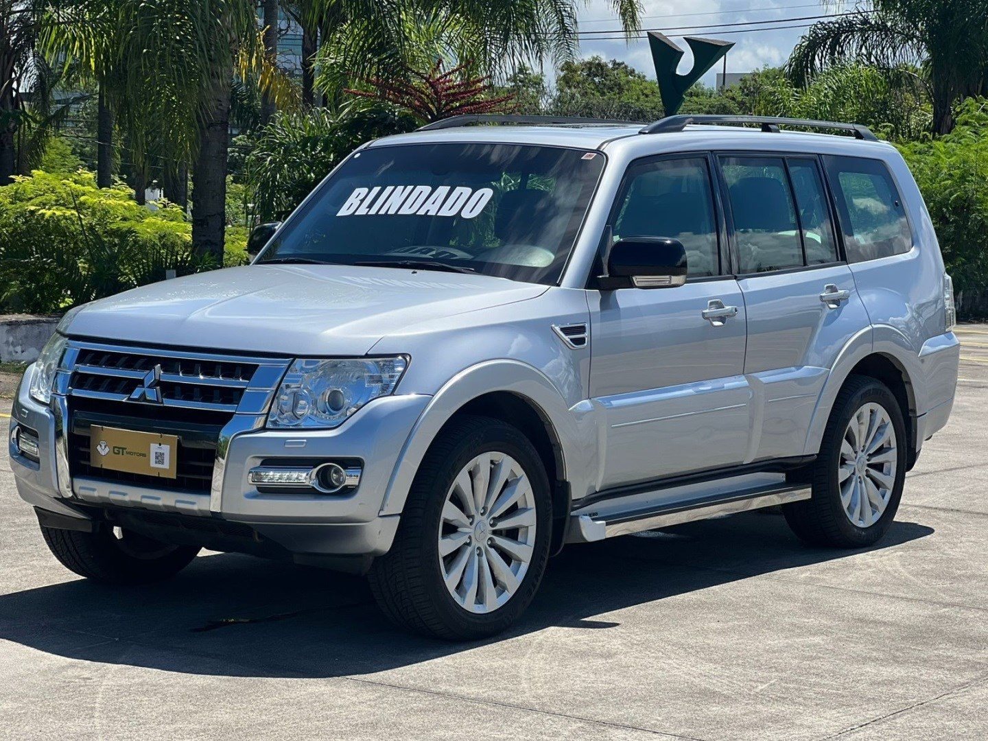 MITSUBISHI PAJERO FULL