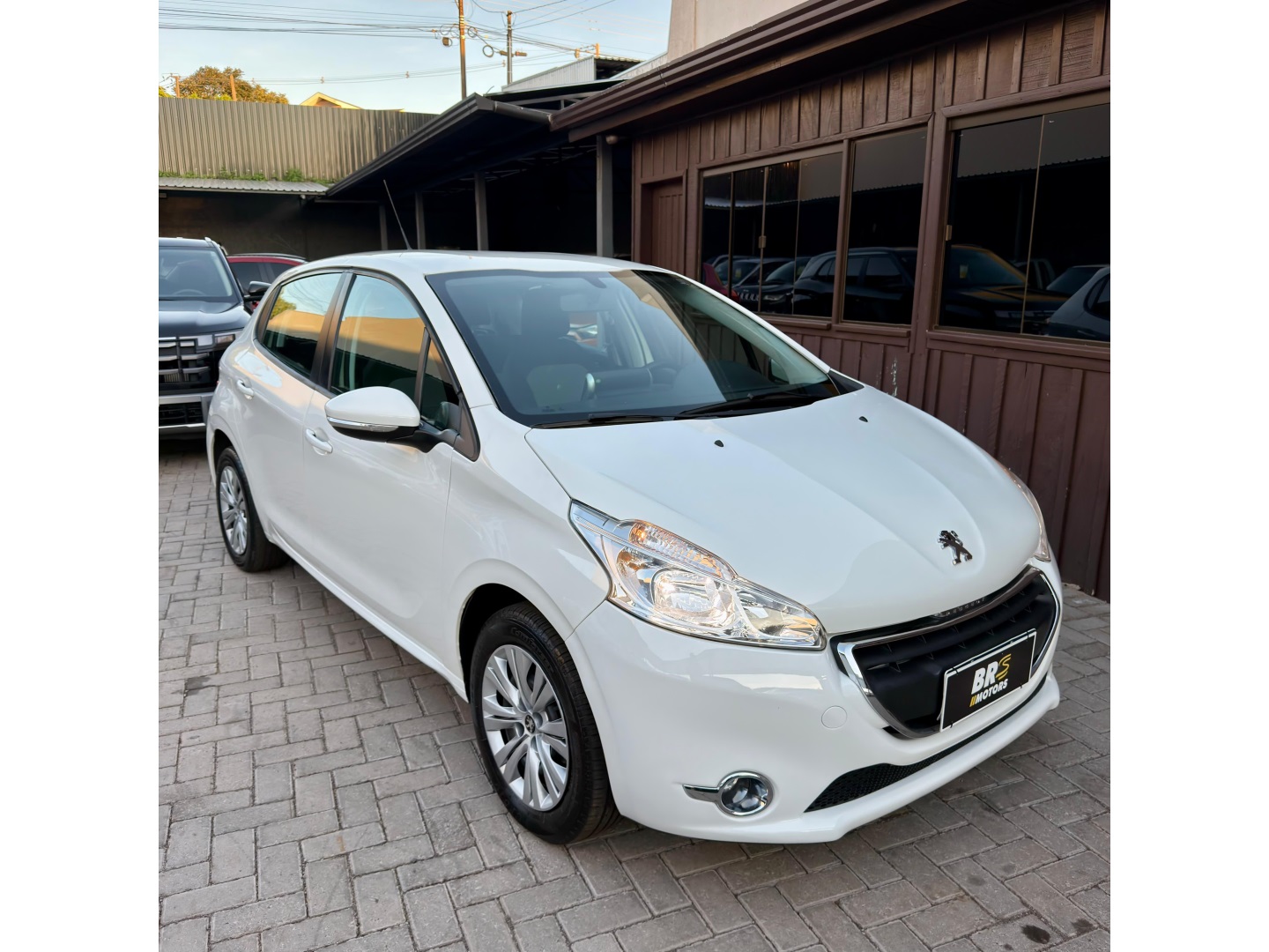 PEUGEOT 208