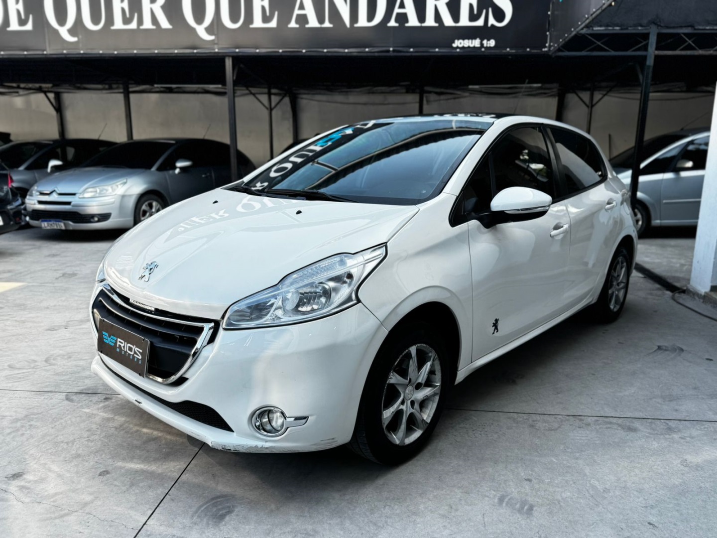 PEUGEOT 208