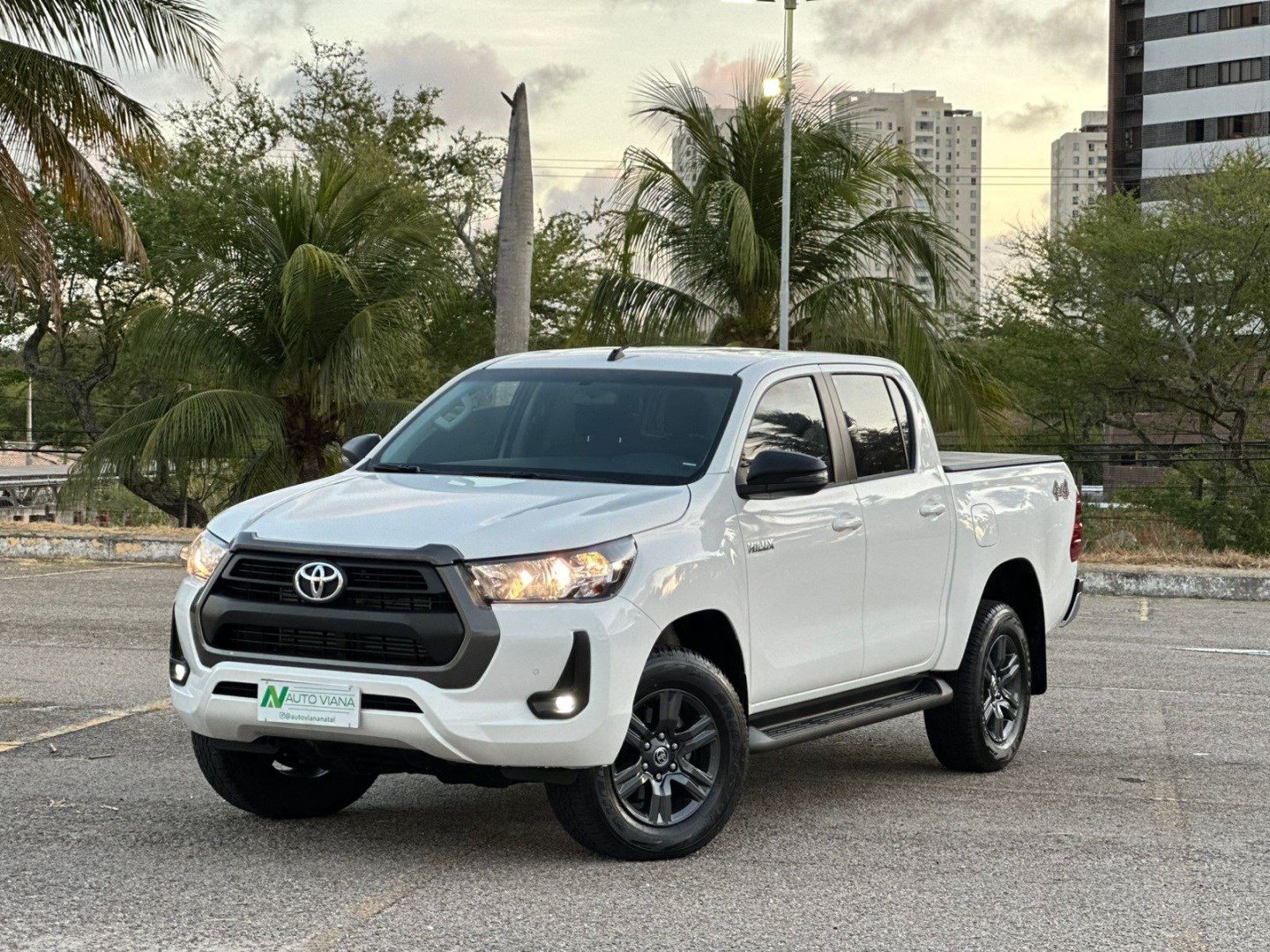 TOYOTA HILUX 2.8 D-4D TURBO DIESEL CD SR 4X4 AUTOMÁTICO