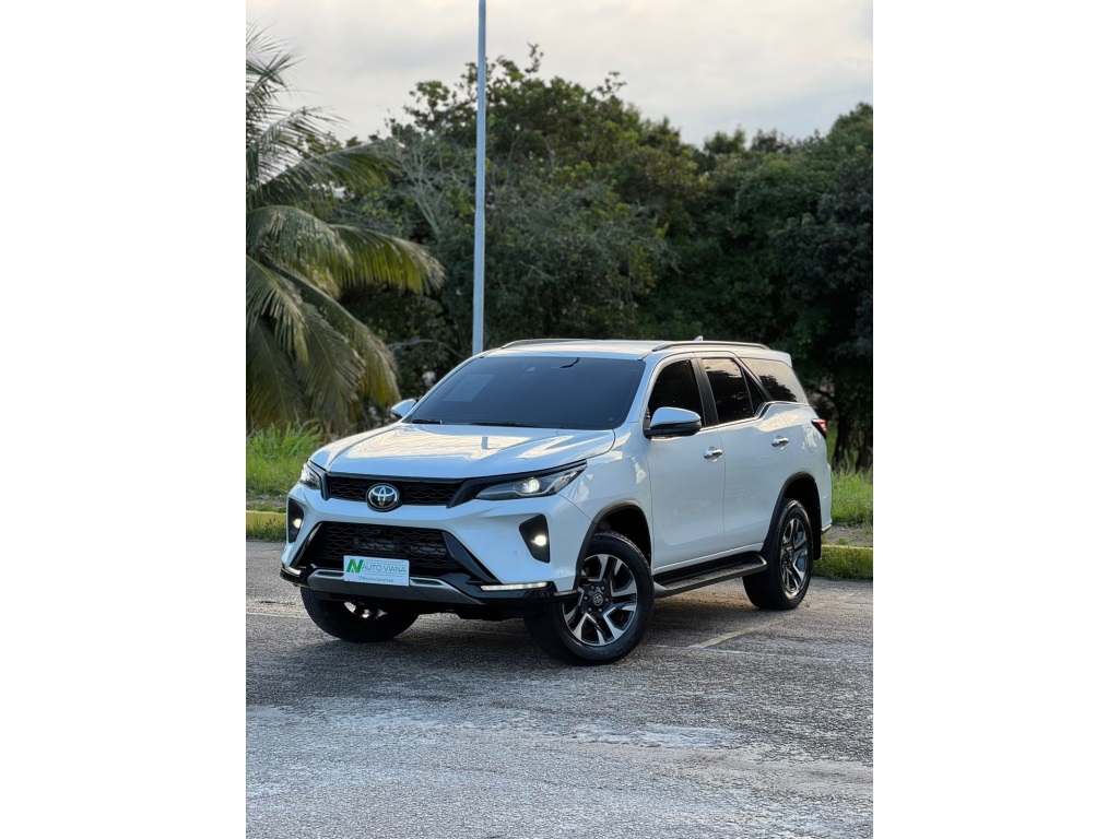 TOYOTA HILUX SW4 2.8 D-4D TURBO DIESEL SRX 4X4 AUTOMÁTICO