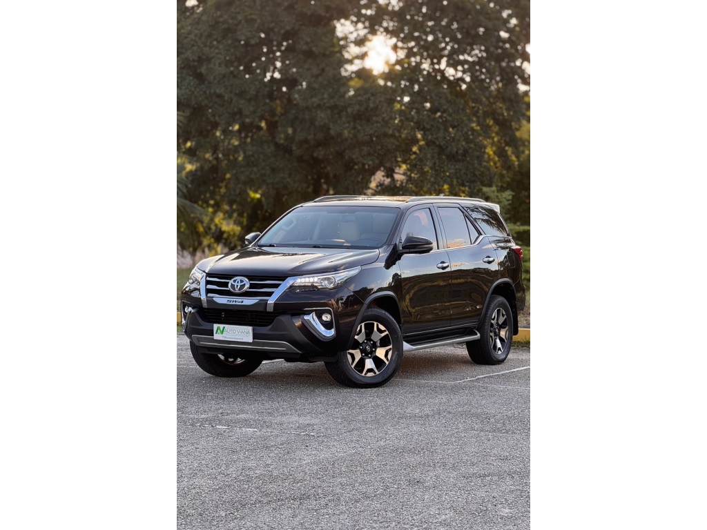 TOYOTA HILUX 2.8 SRX 4X4 CD 16V DIESEL 4P AUTOMÁTICO