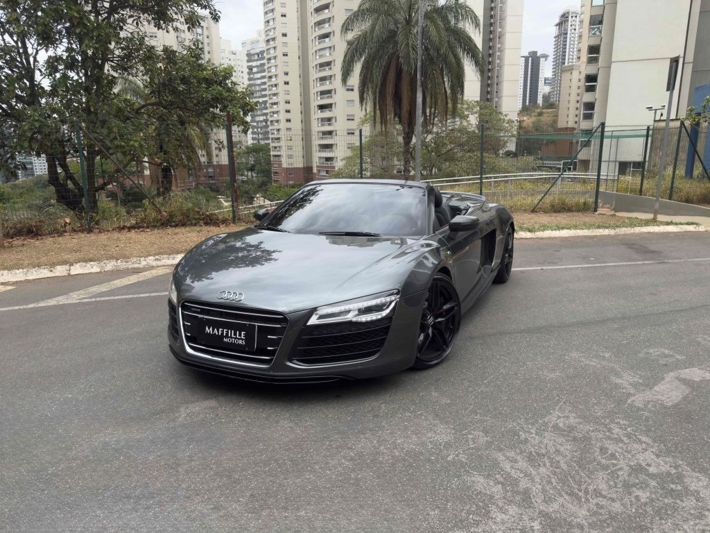 AUDI R8