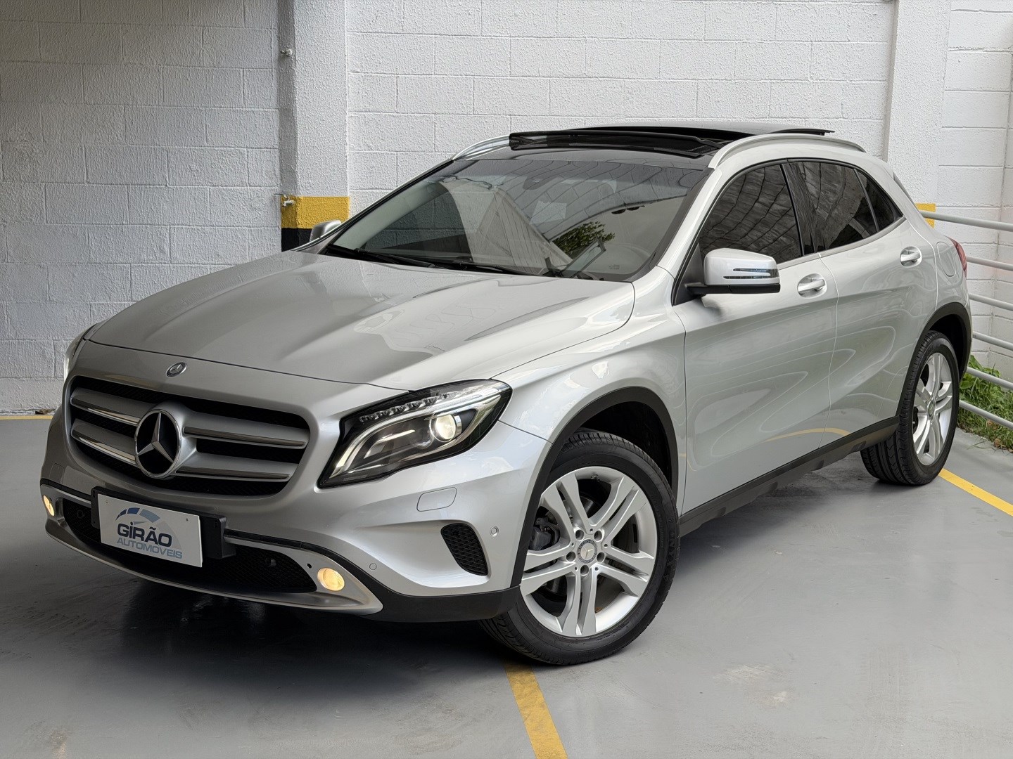 MERCEDES-BENZ GLA 200