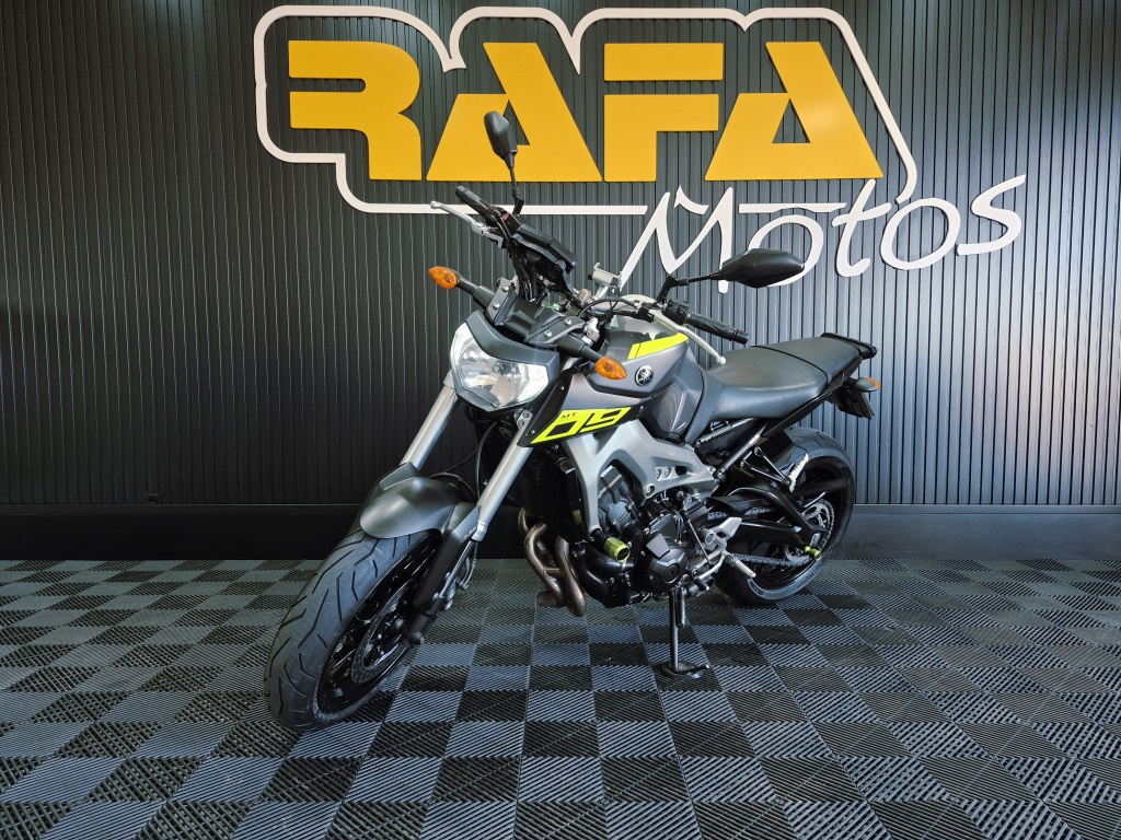 YAMAHA MT-09