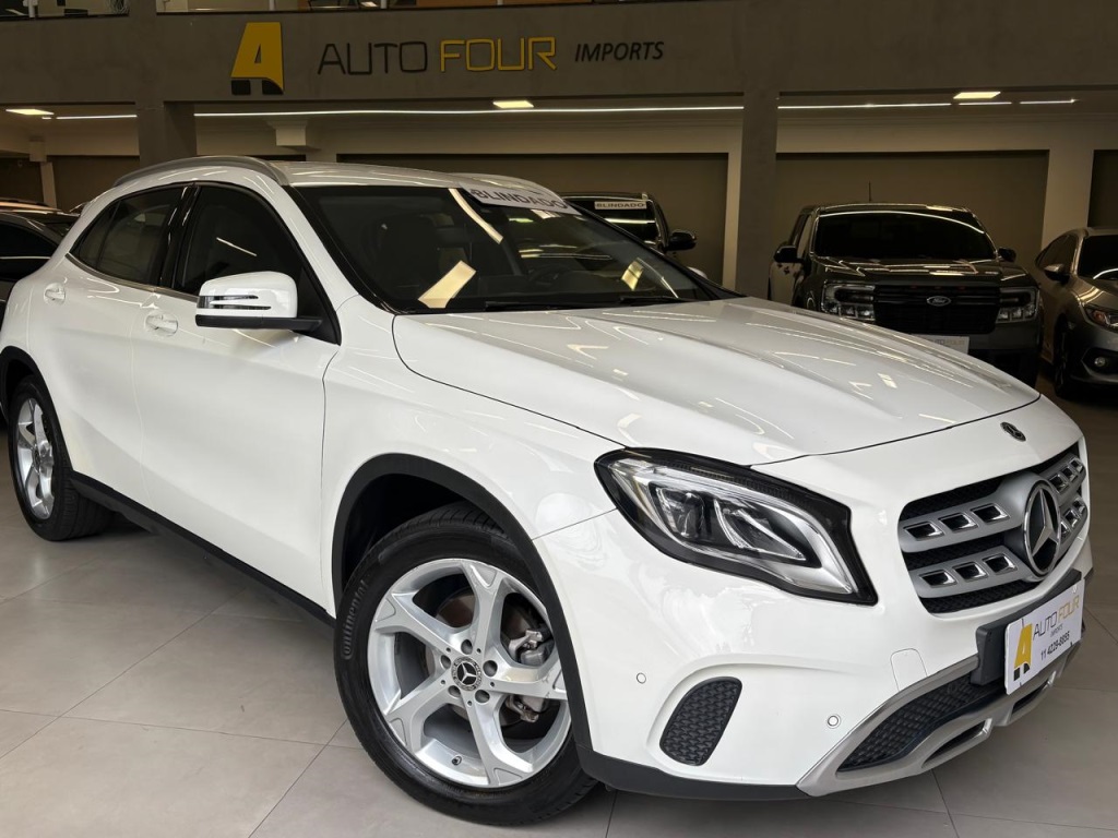MERCEDES-BENZ GLA 200