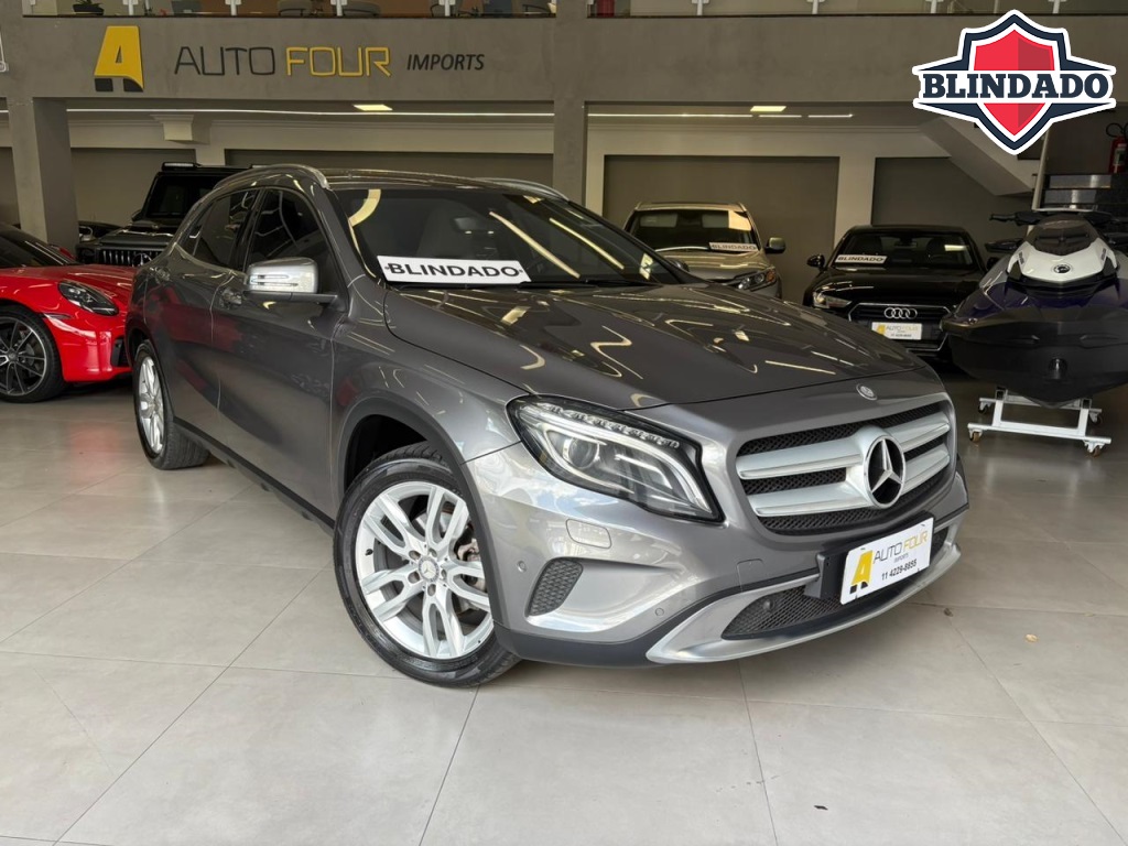 MERCEDES-BENZ GLA 200