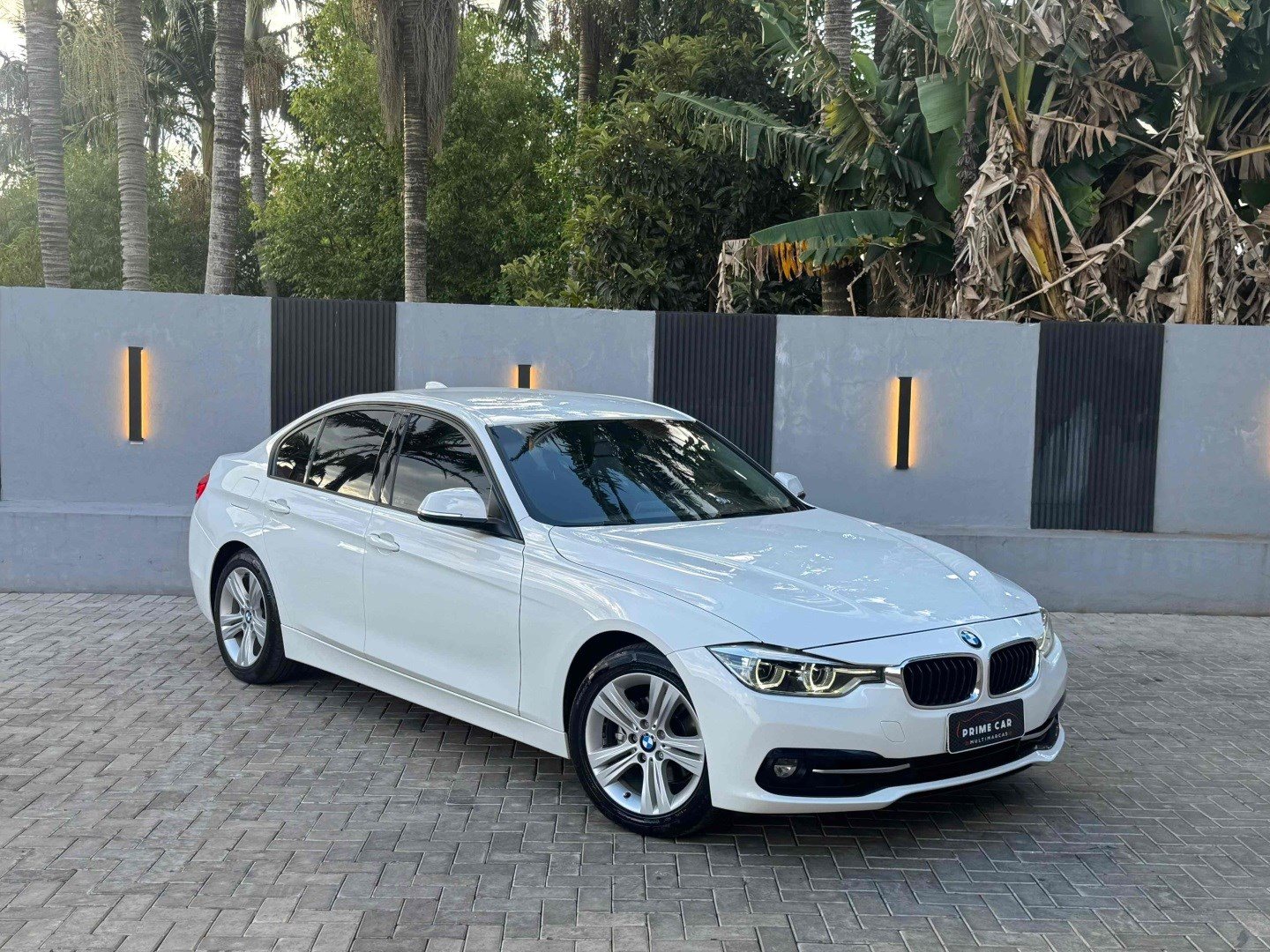 BMW 320i