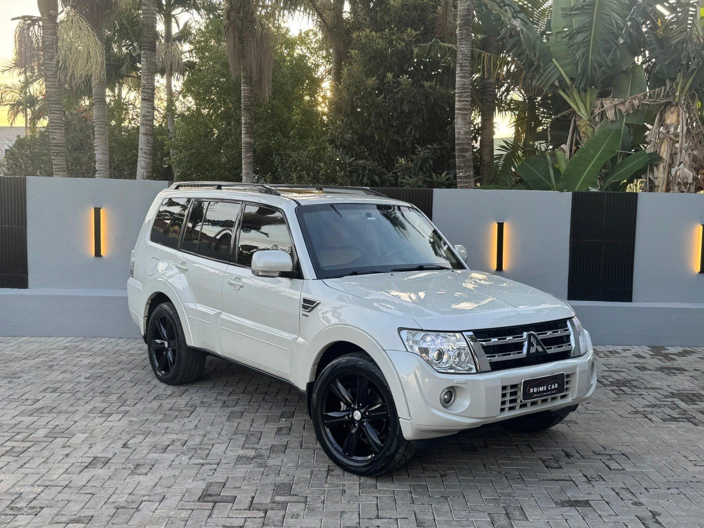 MITSUBISHI PAJERO FULL