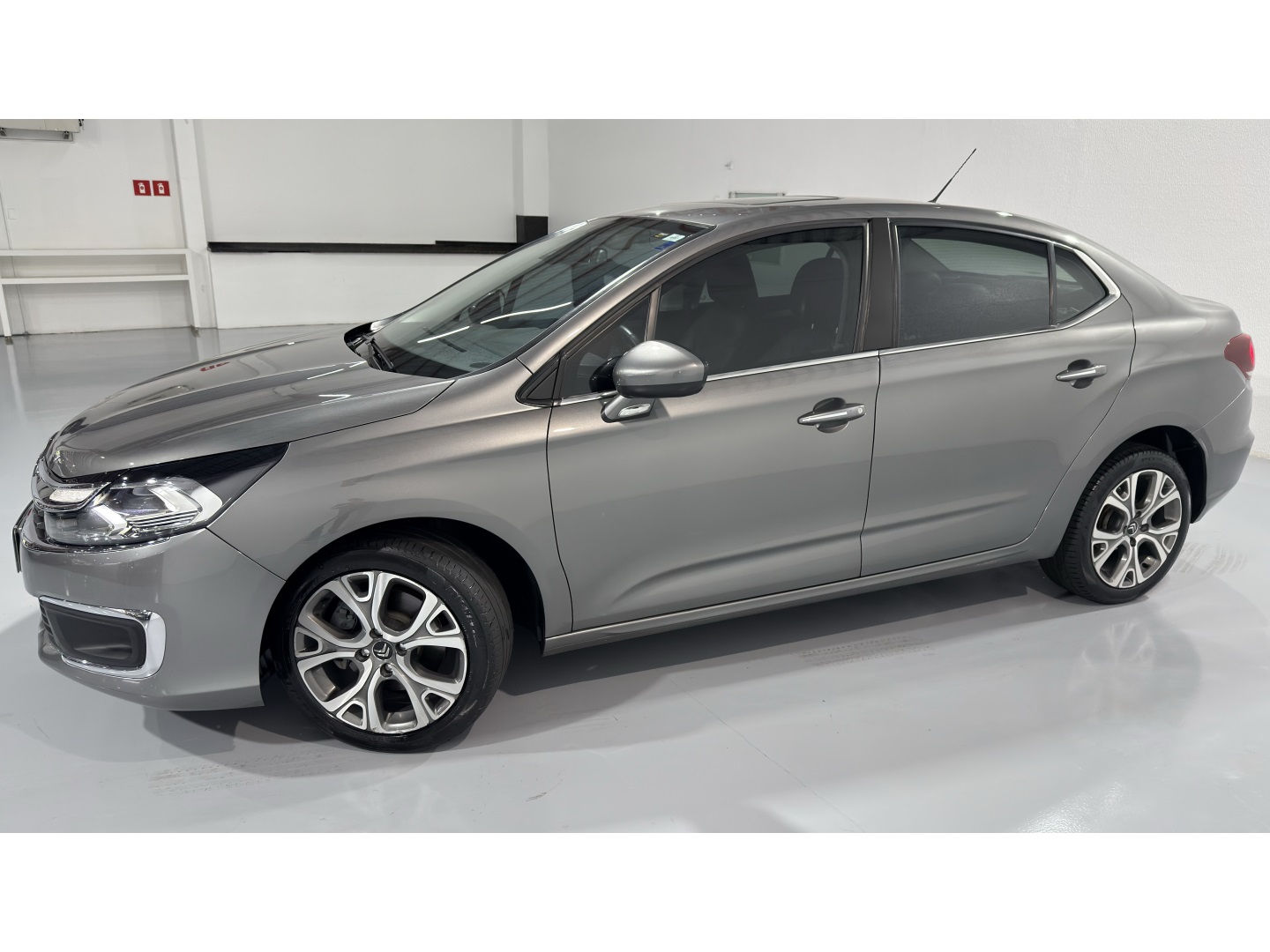 Citroën C4 Lounge Exclusive 1.6 Turbo Flex Aut. - foto 2