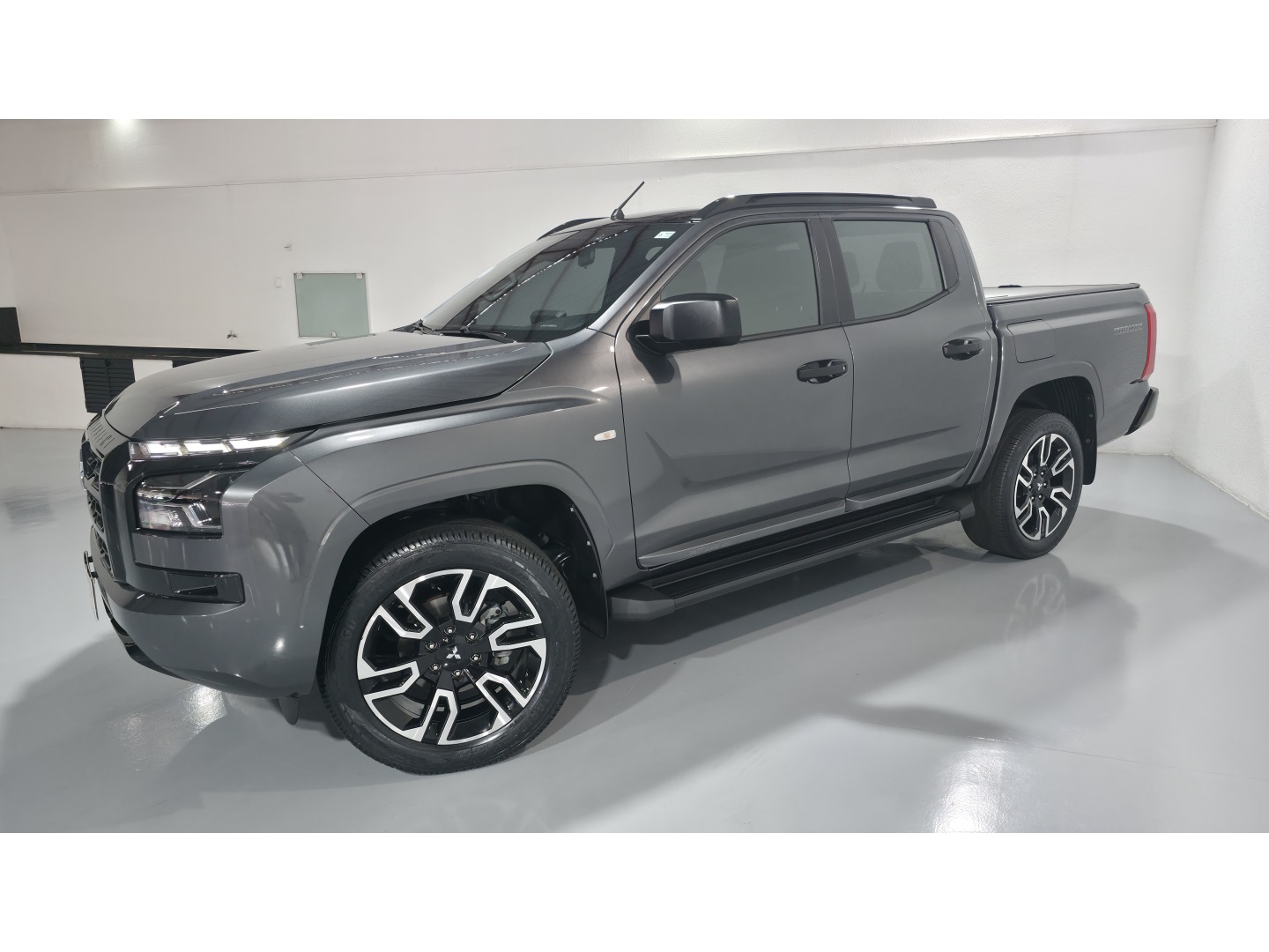 Mitsubishi TRITON 2.4 Biturbo Diesel Cd Tarmac 4X2 Automático - foto 2