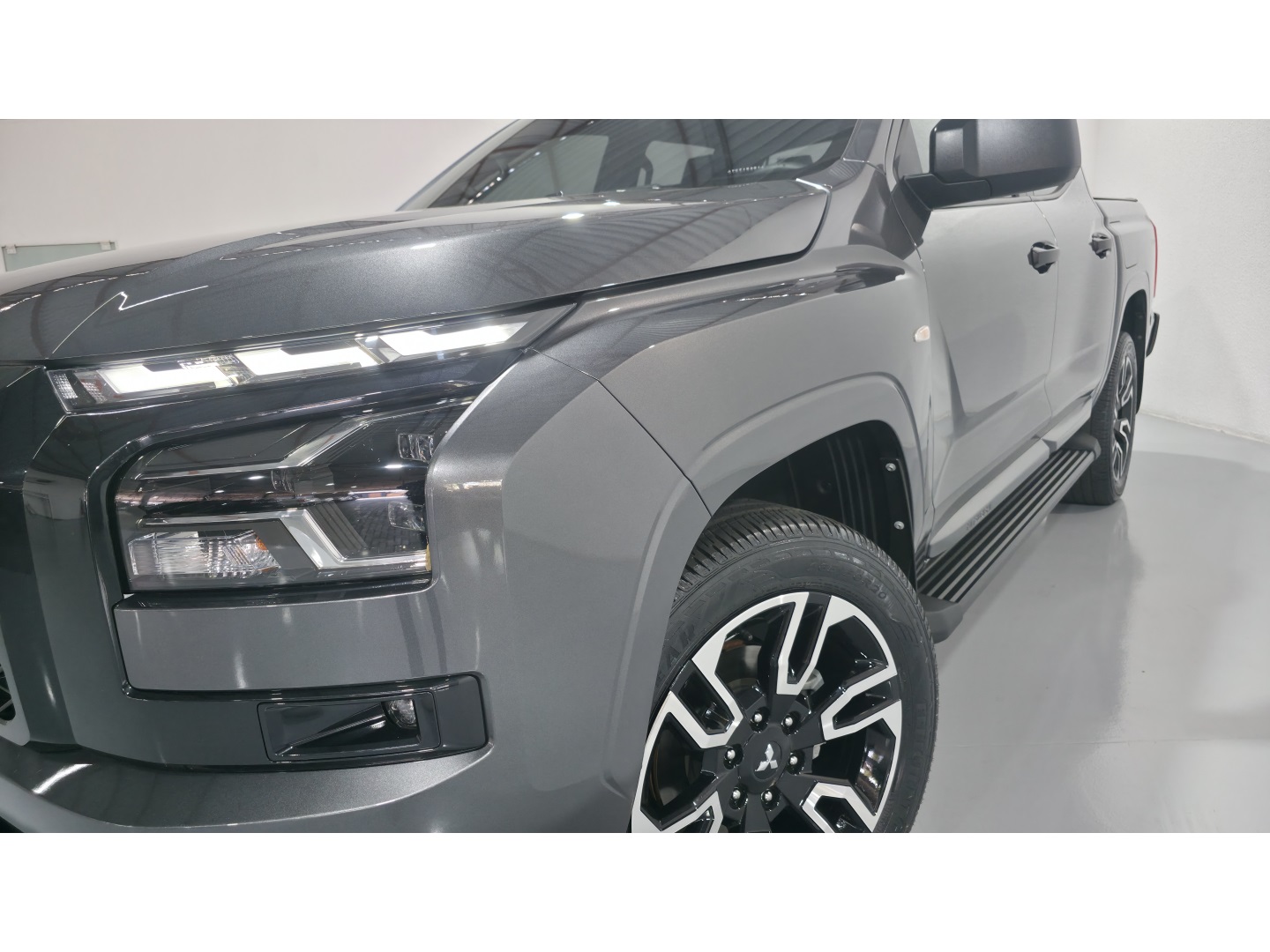 Mitsubishi TRITON 2.4 Biturbo Diesel Cd Tarmac 4X2 Automático - foto 4