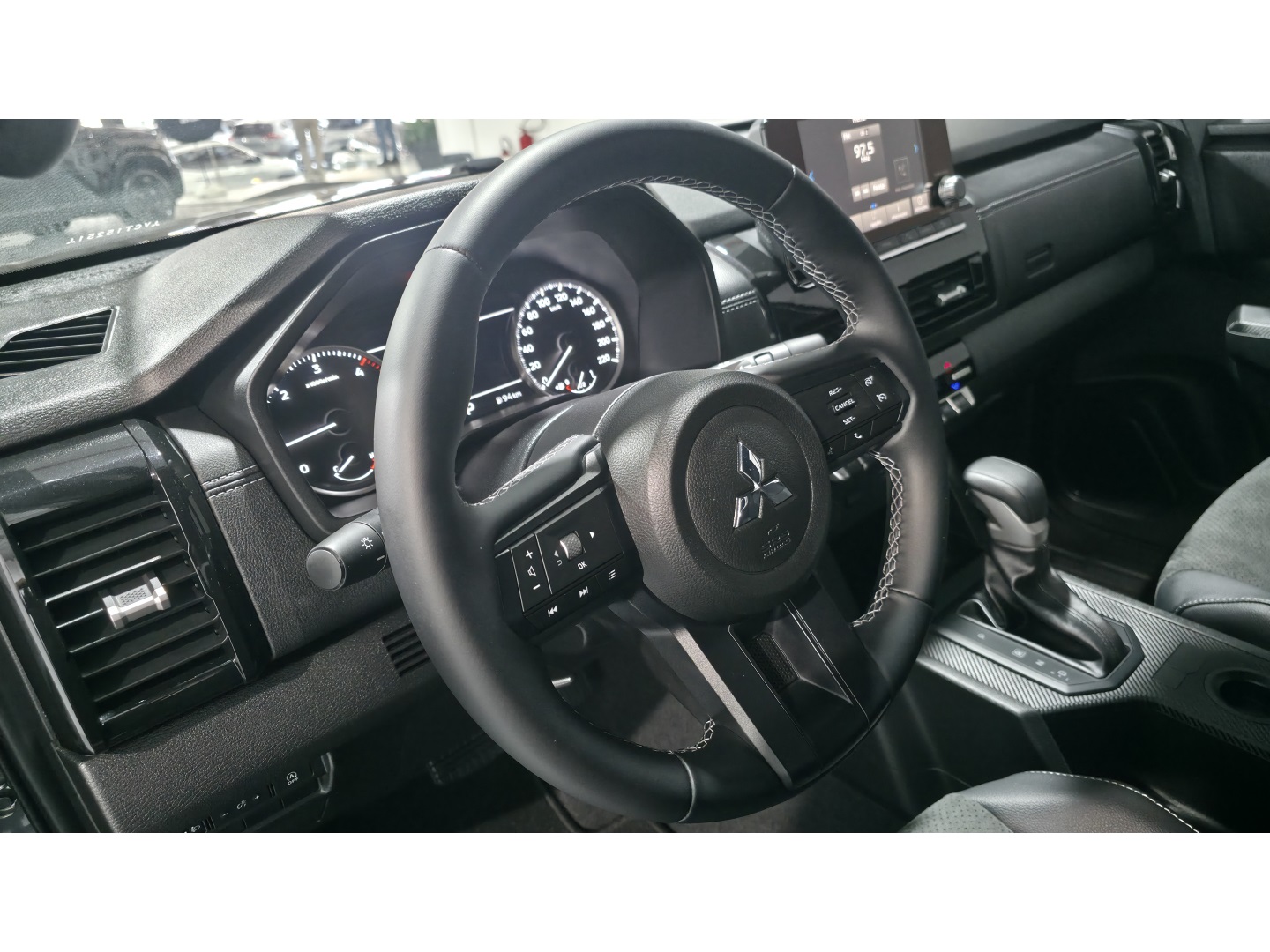 Mitsubishi TRITON 2.4 Biturbo Diesel Cd Tarmac 4X2 Automático - foto 17