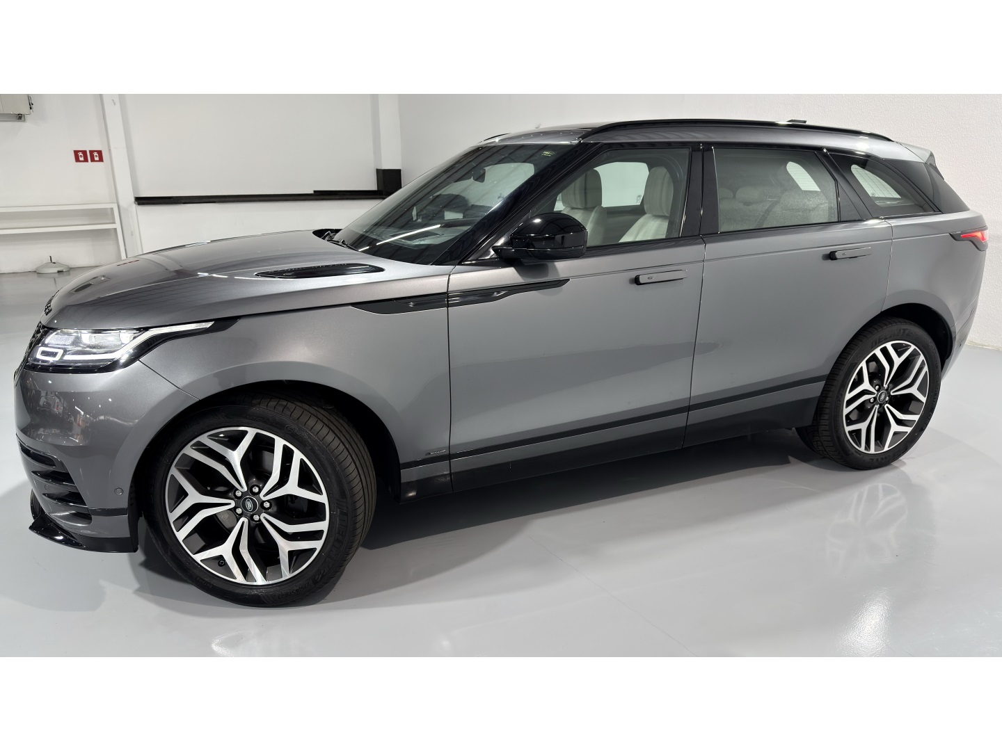 Land Rover Range Rover Velar Rover Velar 2.0 P300 Gasolina R Dynamic Se Automático - foto 2