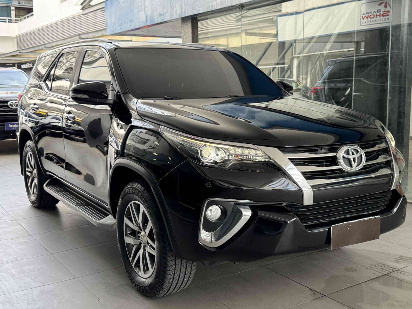 TOYOTA HILUX SW4 2.8 SRX 4X4 7 LUGARES 16V TURBO INTERCOOLER DIESEL 4P AUTOMÁTICO