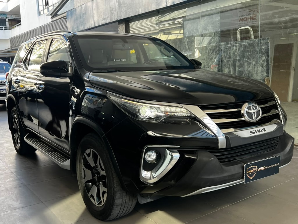TOYOTA HILUX SW4 2.8 SRX DIAMOND 4X4 7 LUGARES 16V TURBO INTERCOOLER DIESEL 4P AUTOMÁTICO