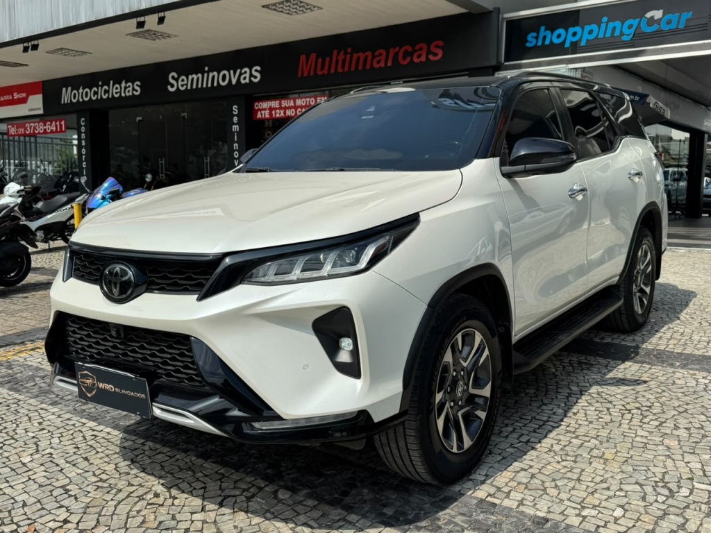 TOYOTA HILUX SW4 2.8 D-4D TURBO DIESEL DIAMOND 7L 4X4 AUTOMÁTICO