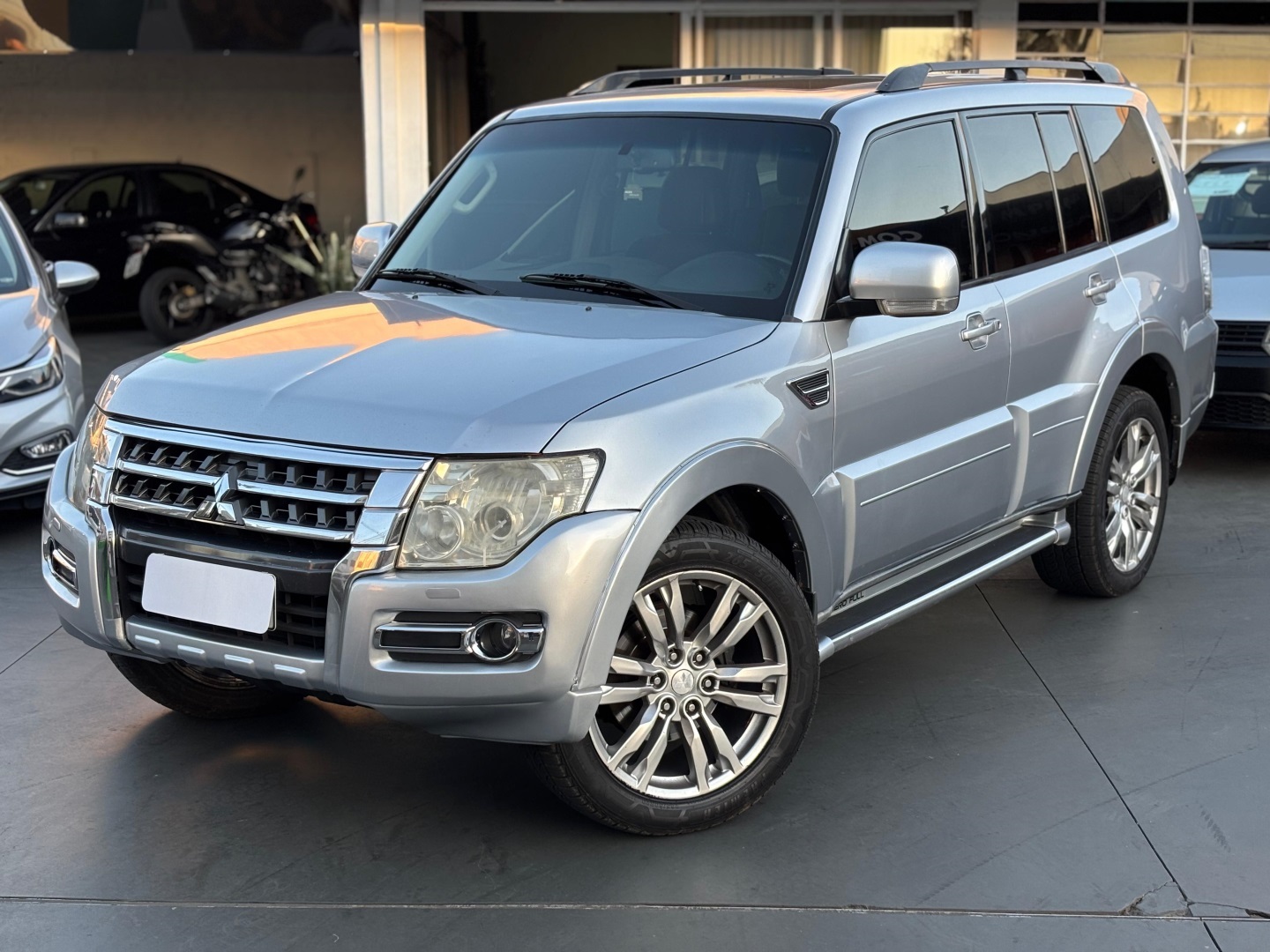 MITSUBISHI PAJERO FULL