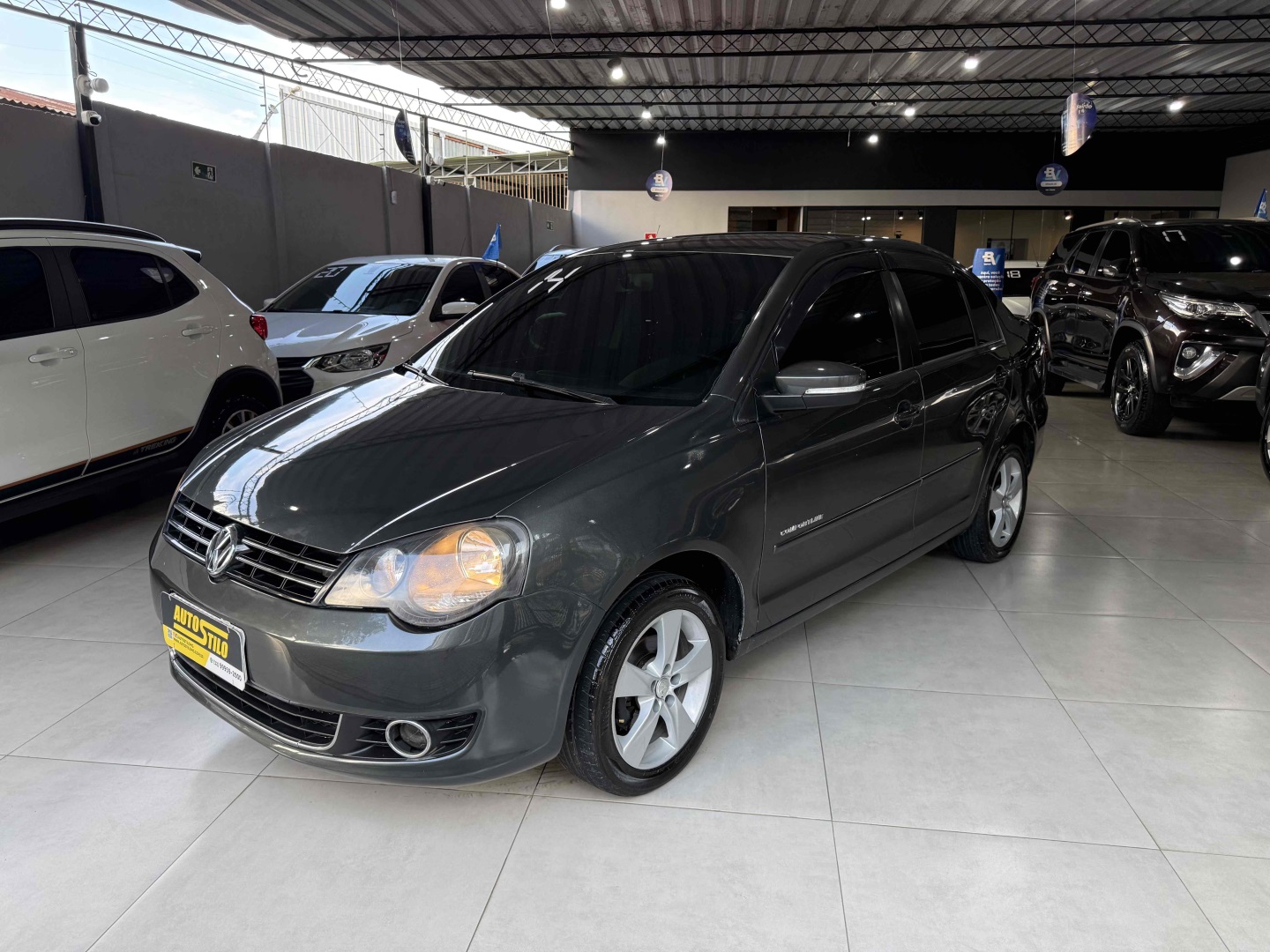 VOLKSWAGEN POLO SEDAN