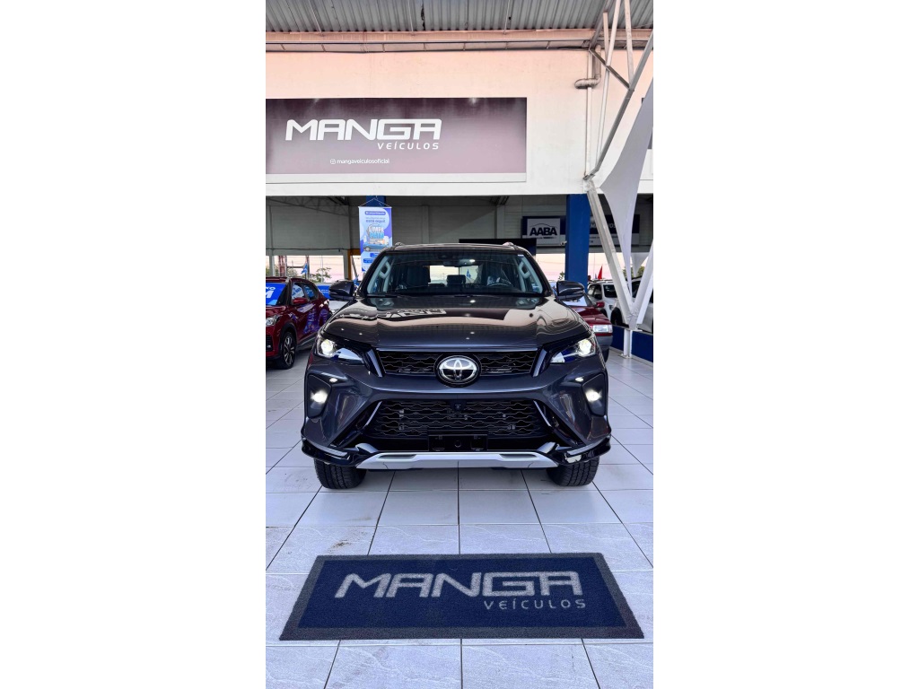 TOYOTA HILUX SW4 2.8 D-4D TURBO DIESEL SRX PLATINUM 7L 4X4 AUTOMÁTICO