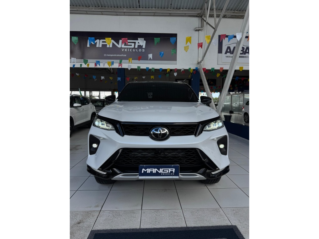 TOYOTA HILUX SW4 2.8 D-4D TURBO DIESEL DIAMOND 7L 4X4 AUTOMÁTICO