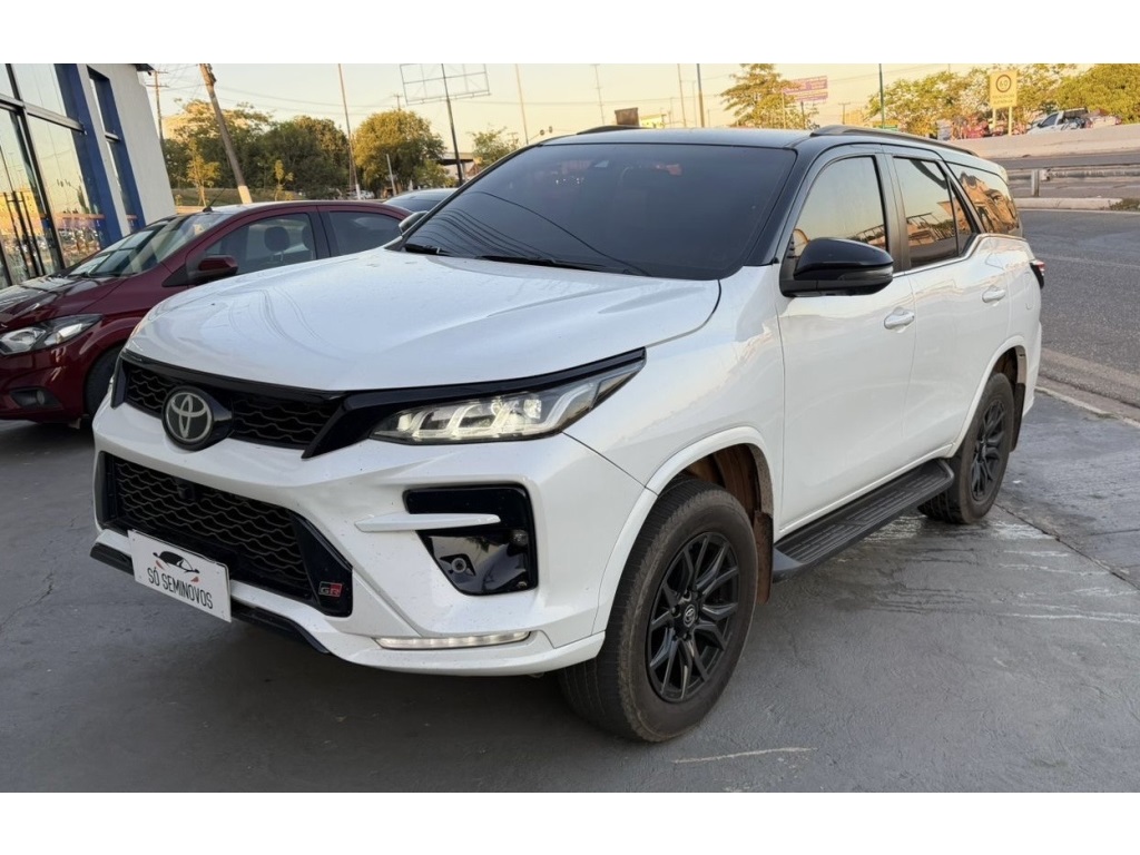TOYOTA HILUX SW4