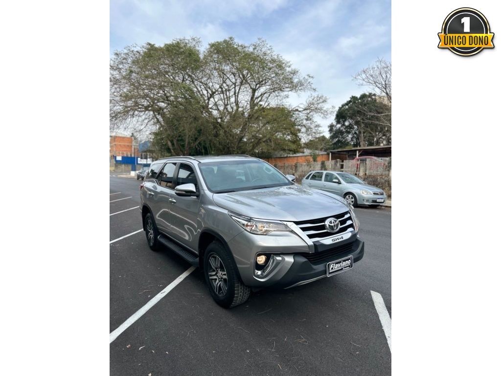 TOYOTA HILUX SW4