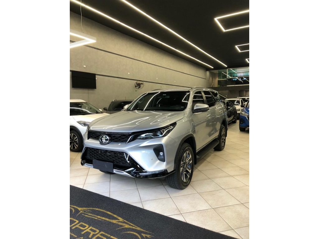 TOYOTA HILUX SW4