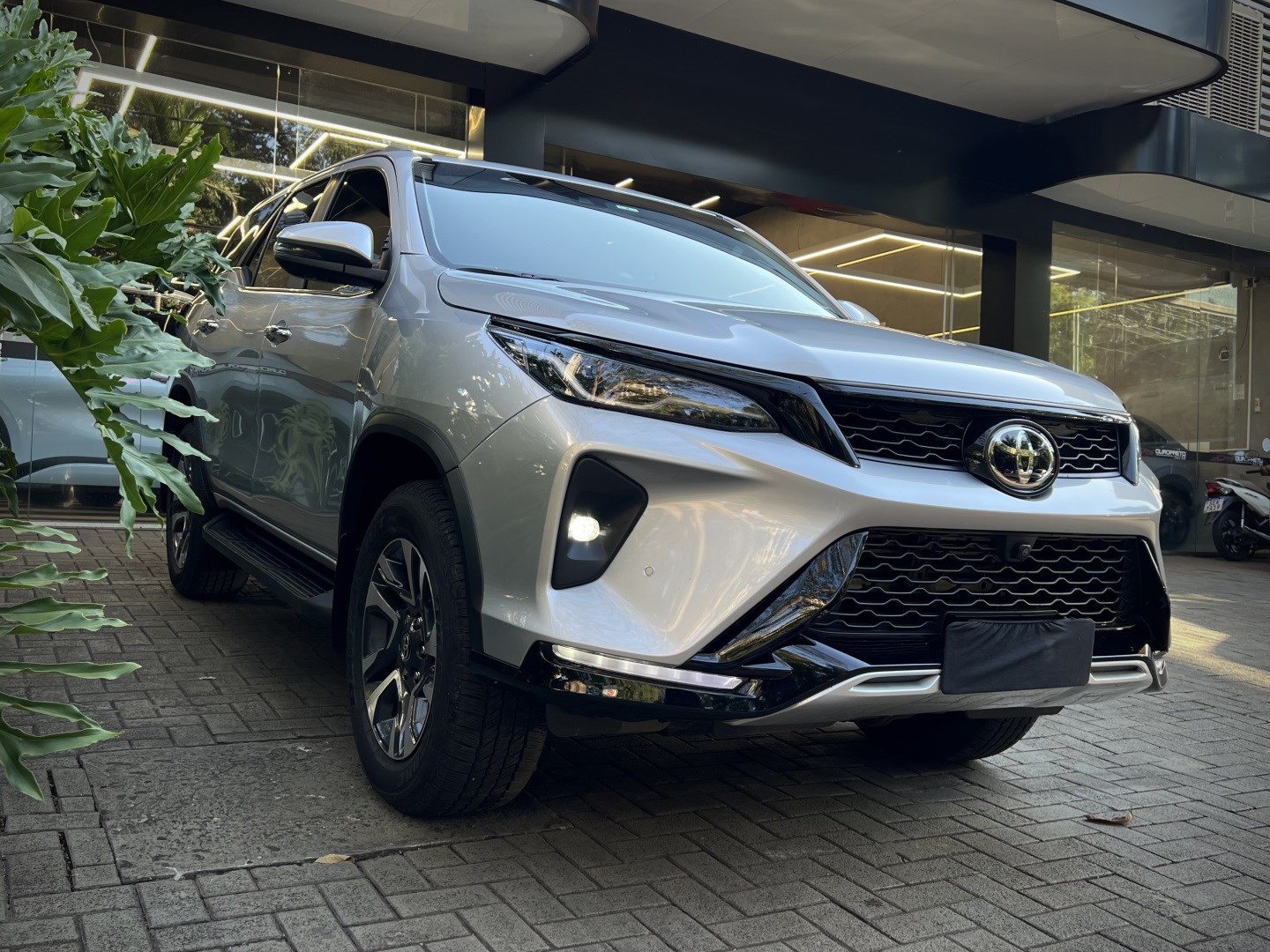 TOYOTA HILUX SW4