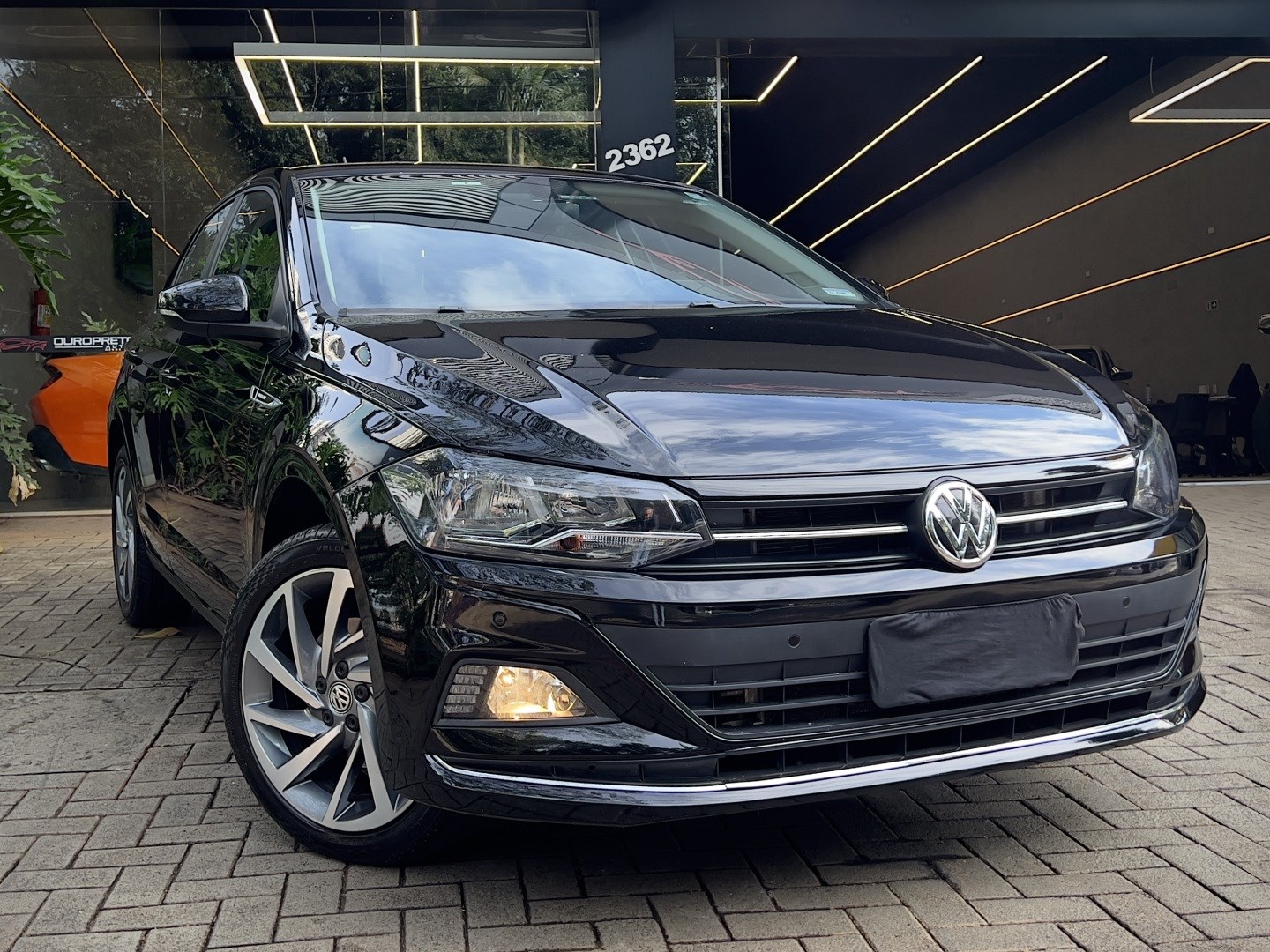 VOLKSWAGEN POLO