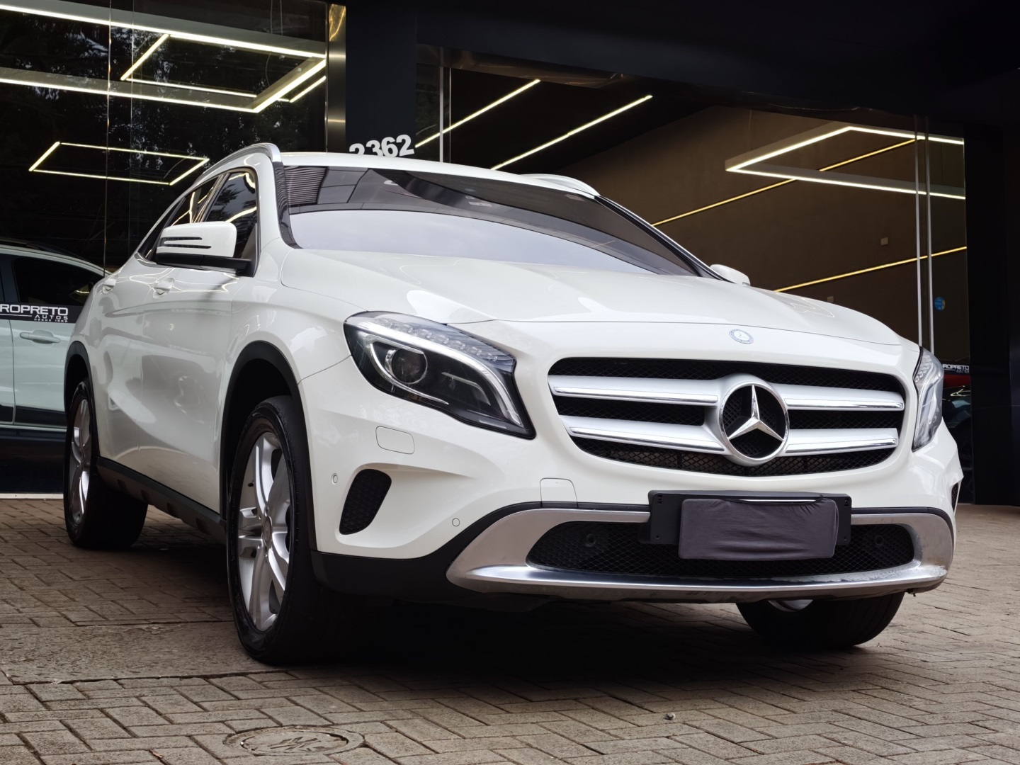 MERCEDES-BENZ GLA 200