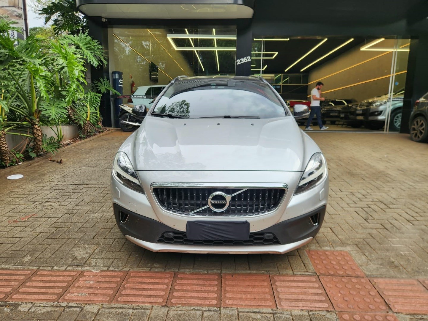 VOLVO V40