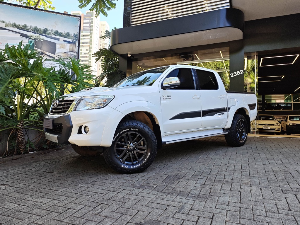 TOYOTA HILUX