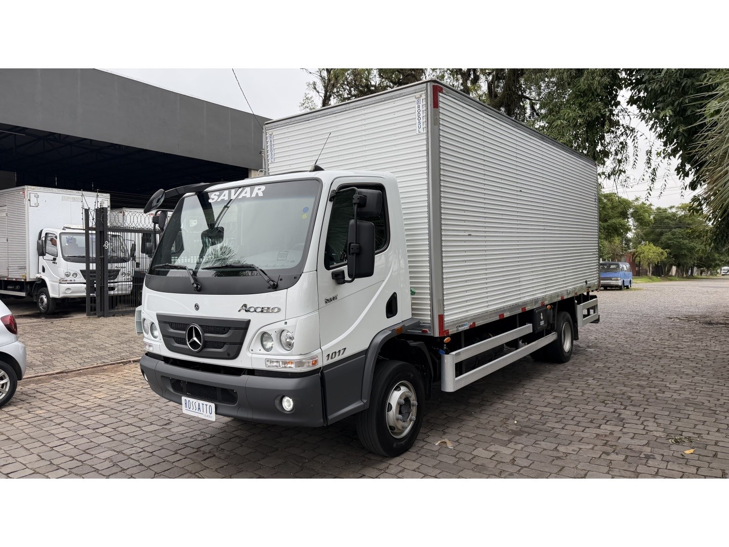 MERCEDES-BENZ ACCELO