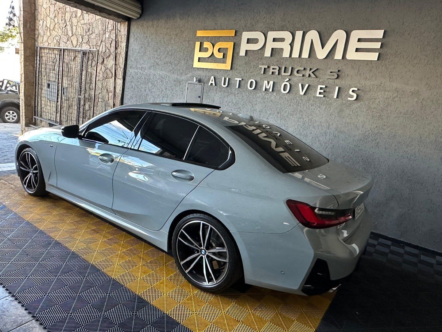 BMW 320i — foto 2