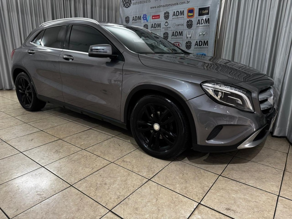 MERCEDES-BENZ GLA 200
