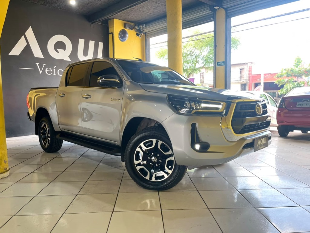 TOYOTA HILUX