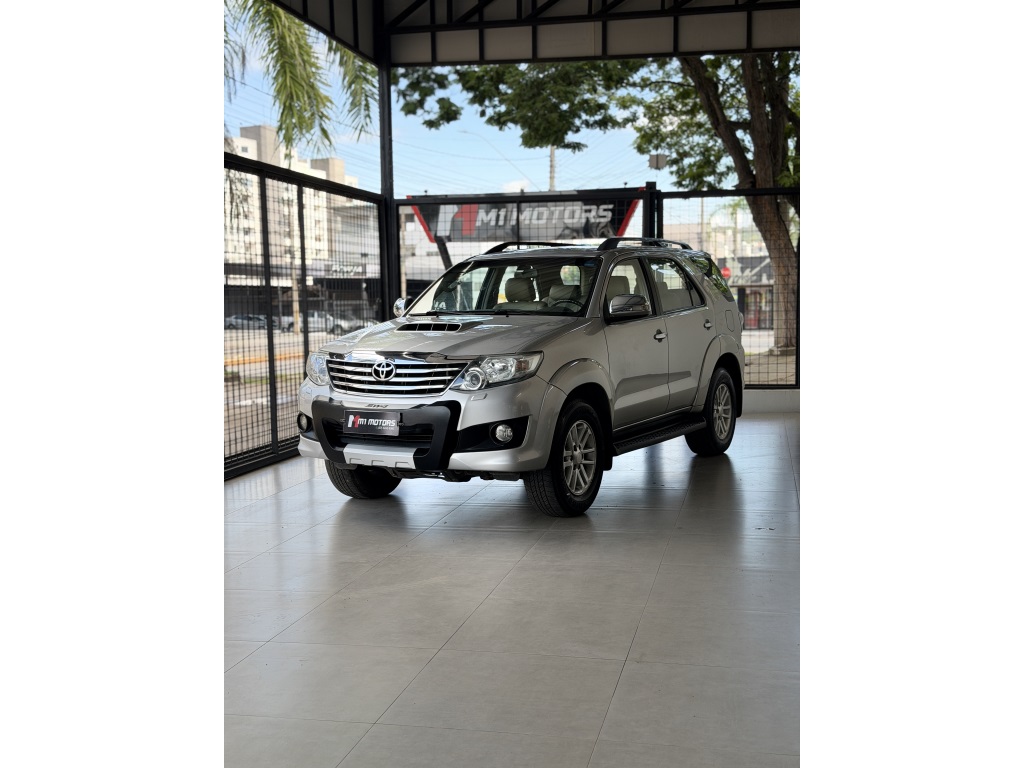 TOYOTA HILUX SW4