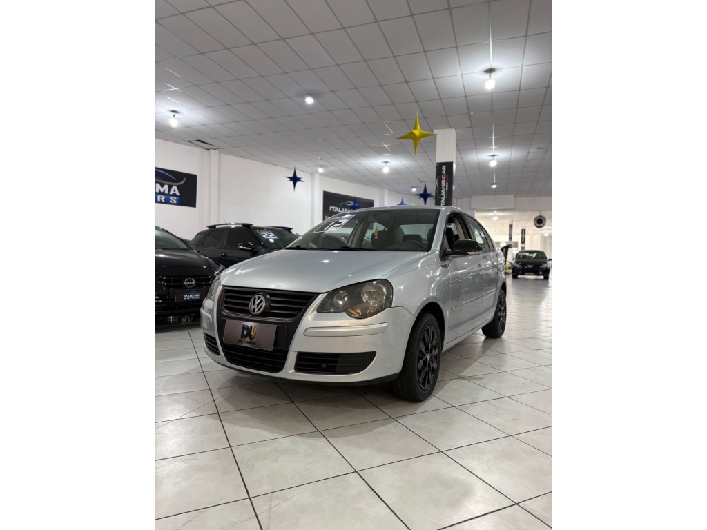 VOLKSWAGEN POLO SEDAN
