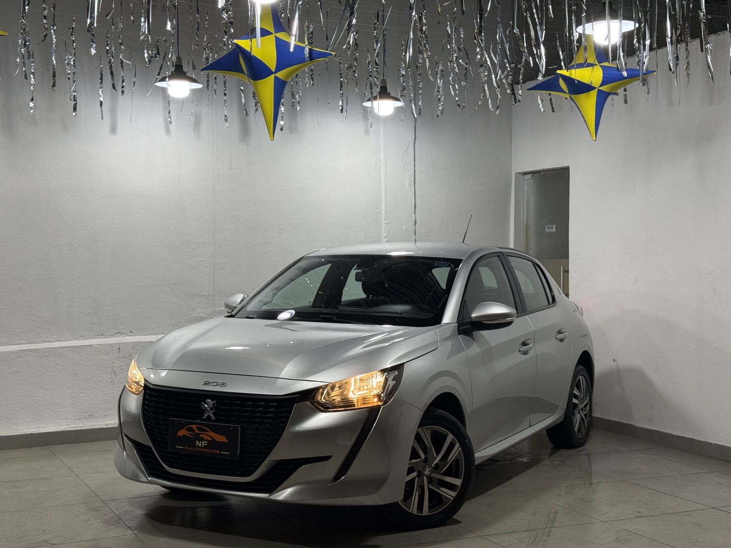 PEUGEOT 208