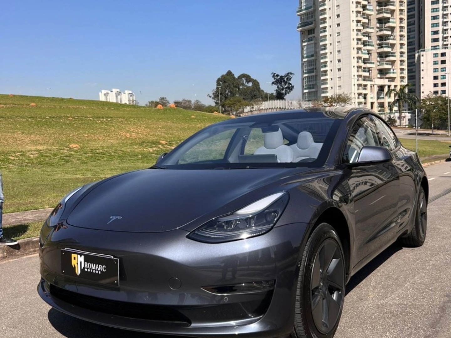 TESLA MODEL 3
