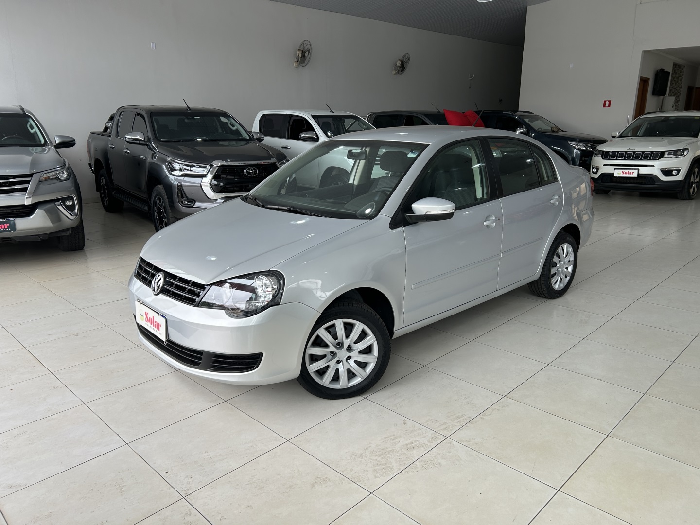 VOLKSWAGEN POLO SEDAN