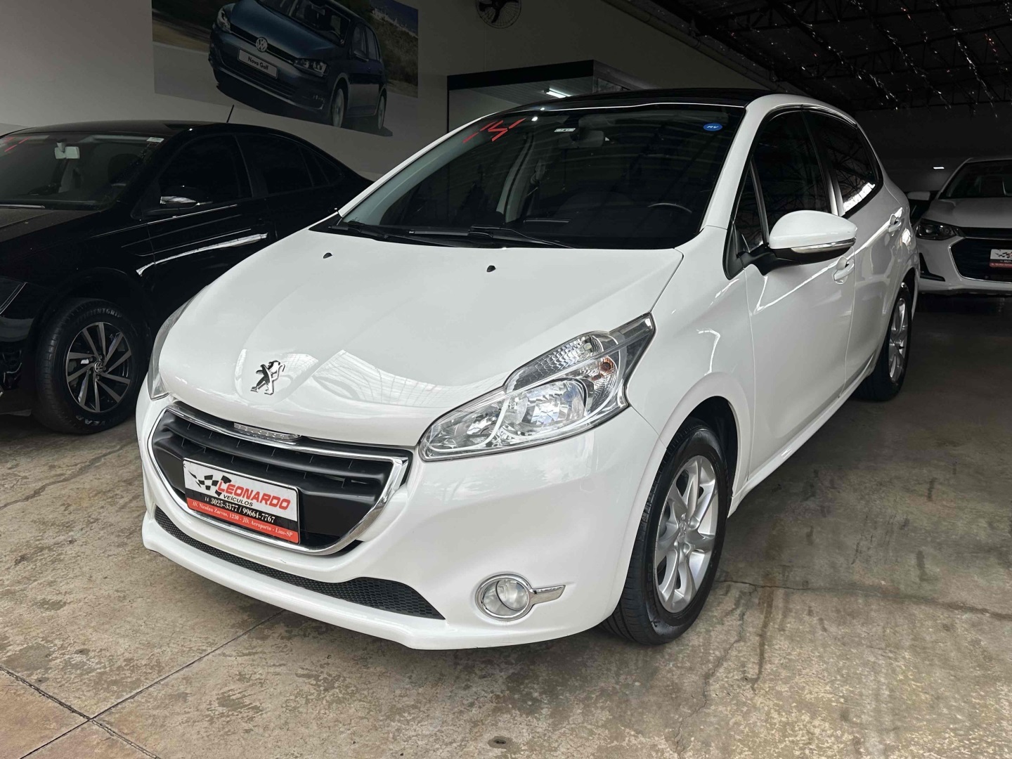 PEUGEOT 208